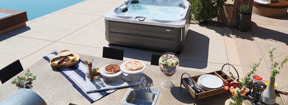 Do's And Don'ts Of Hosting A Backyard Bash